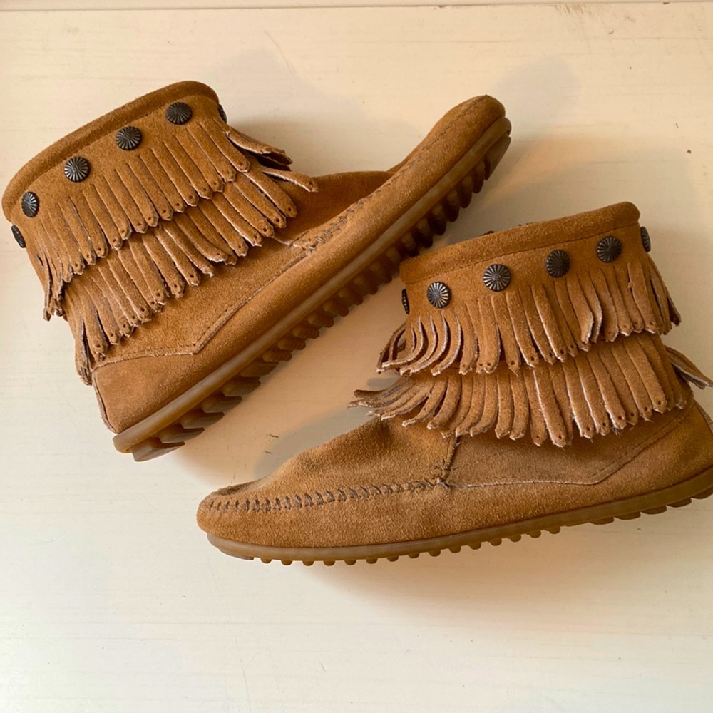 NWOT Minnetonka Double Fringe Side Zip Boot